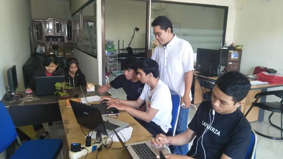Dokumentasi pendampingan keterampilan digital bagi generasi muda